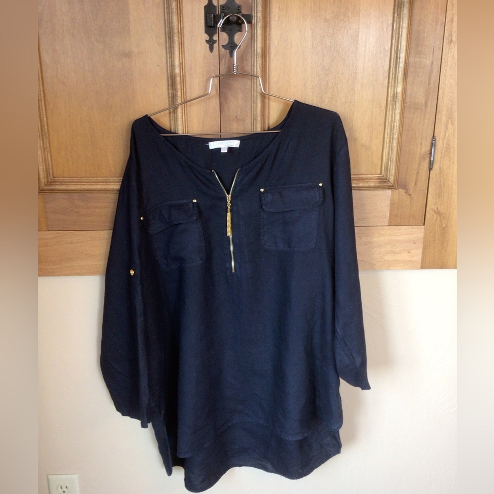 XXL Ellen Tracy Linen navy gold accent tunic top.